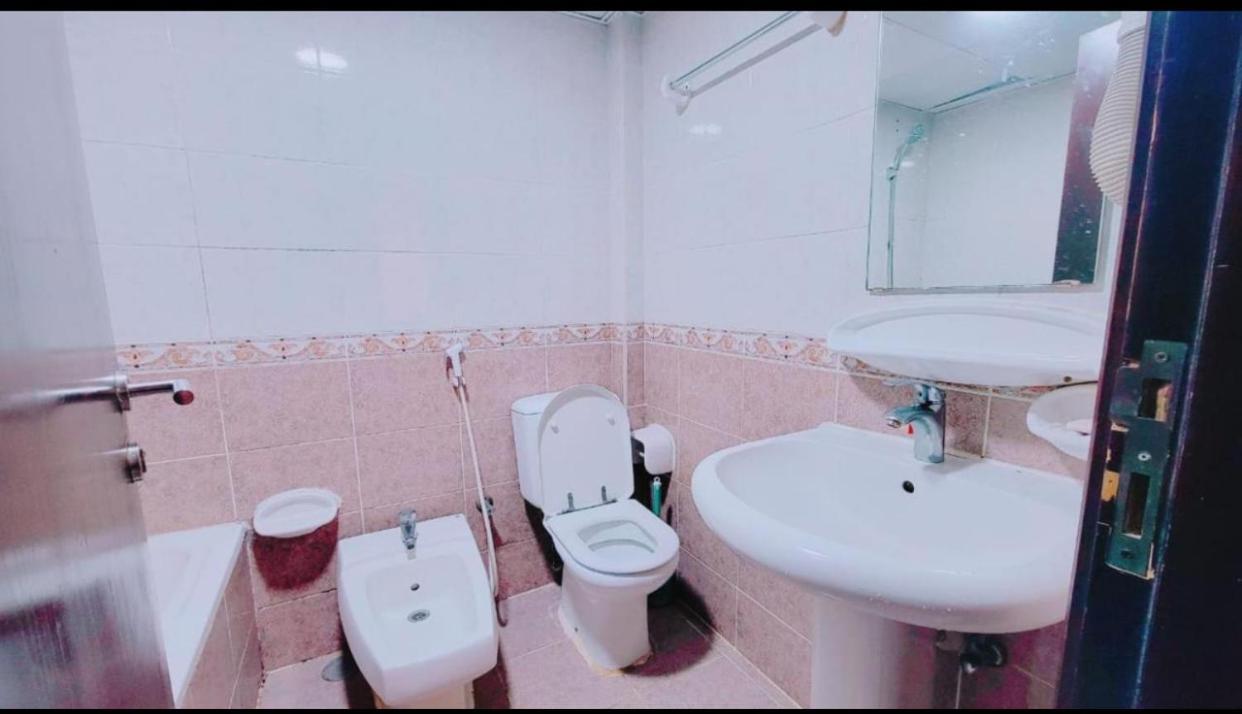 Dxb Hostel Near Adcb Metro Station Dubai Eksteriør bilde